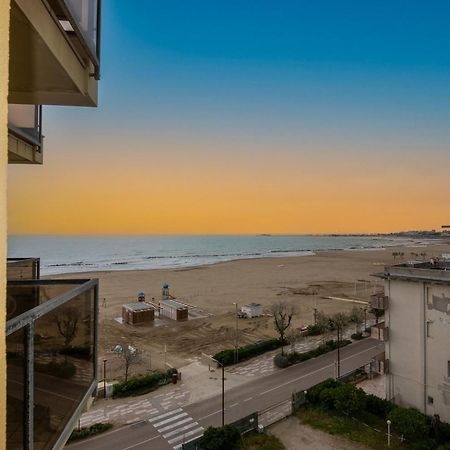 Hotel Crown Rimini Exteriör bild