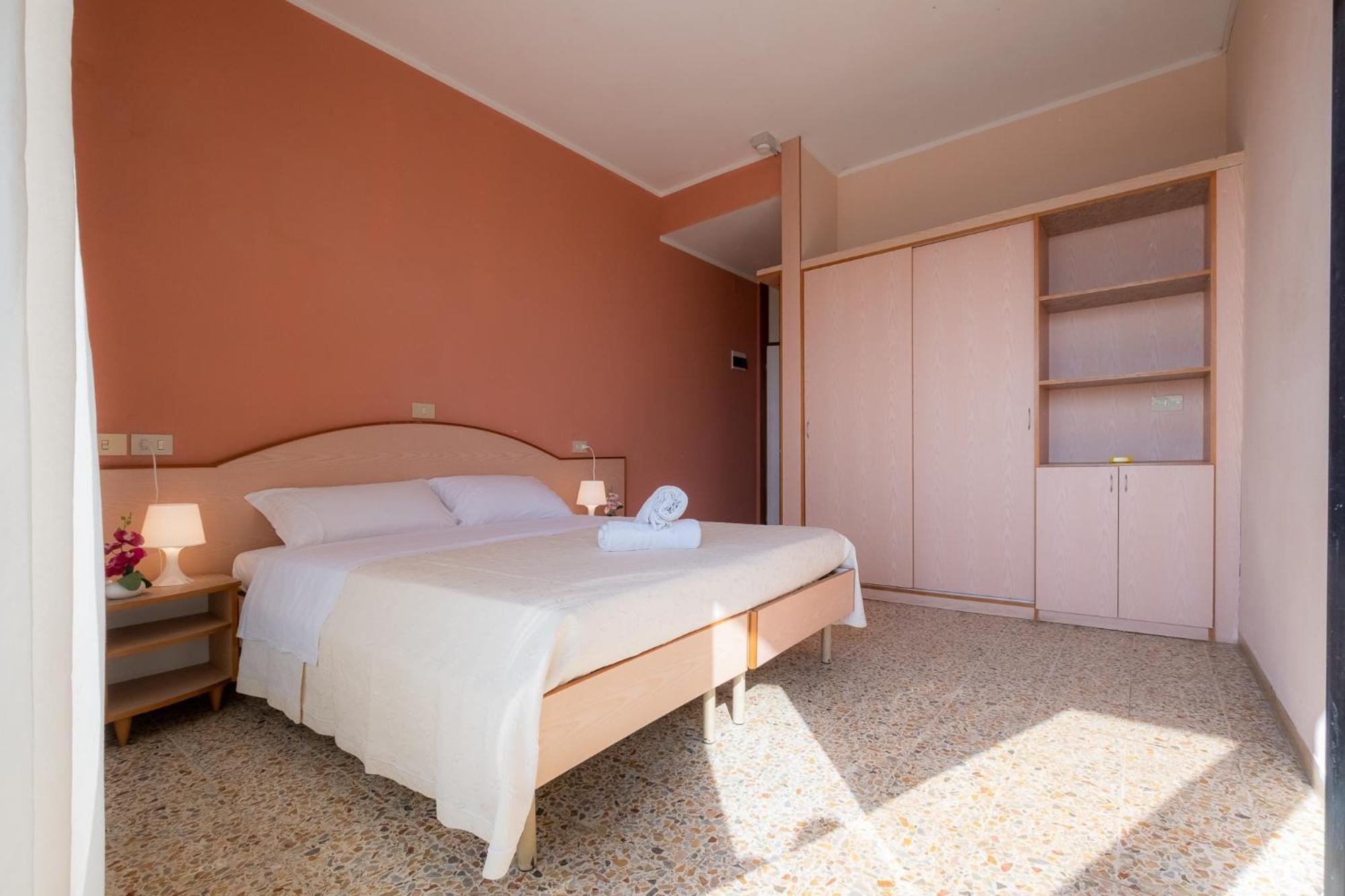 Hotel Crown Rimini Exteriör bild