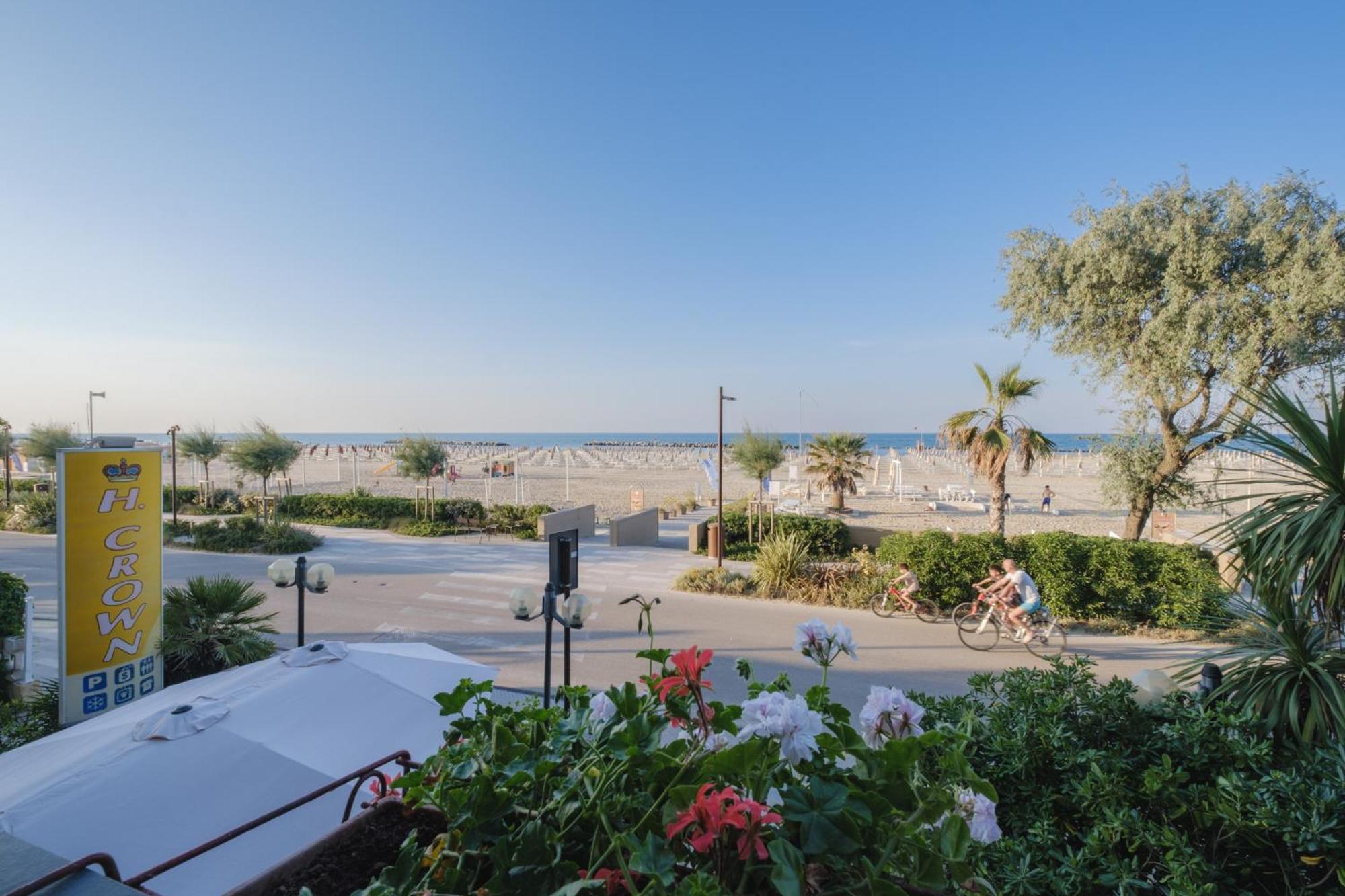 Hotel Crown Rimini Exteriör bild