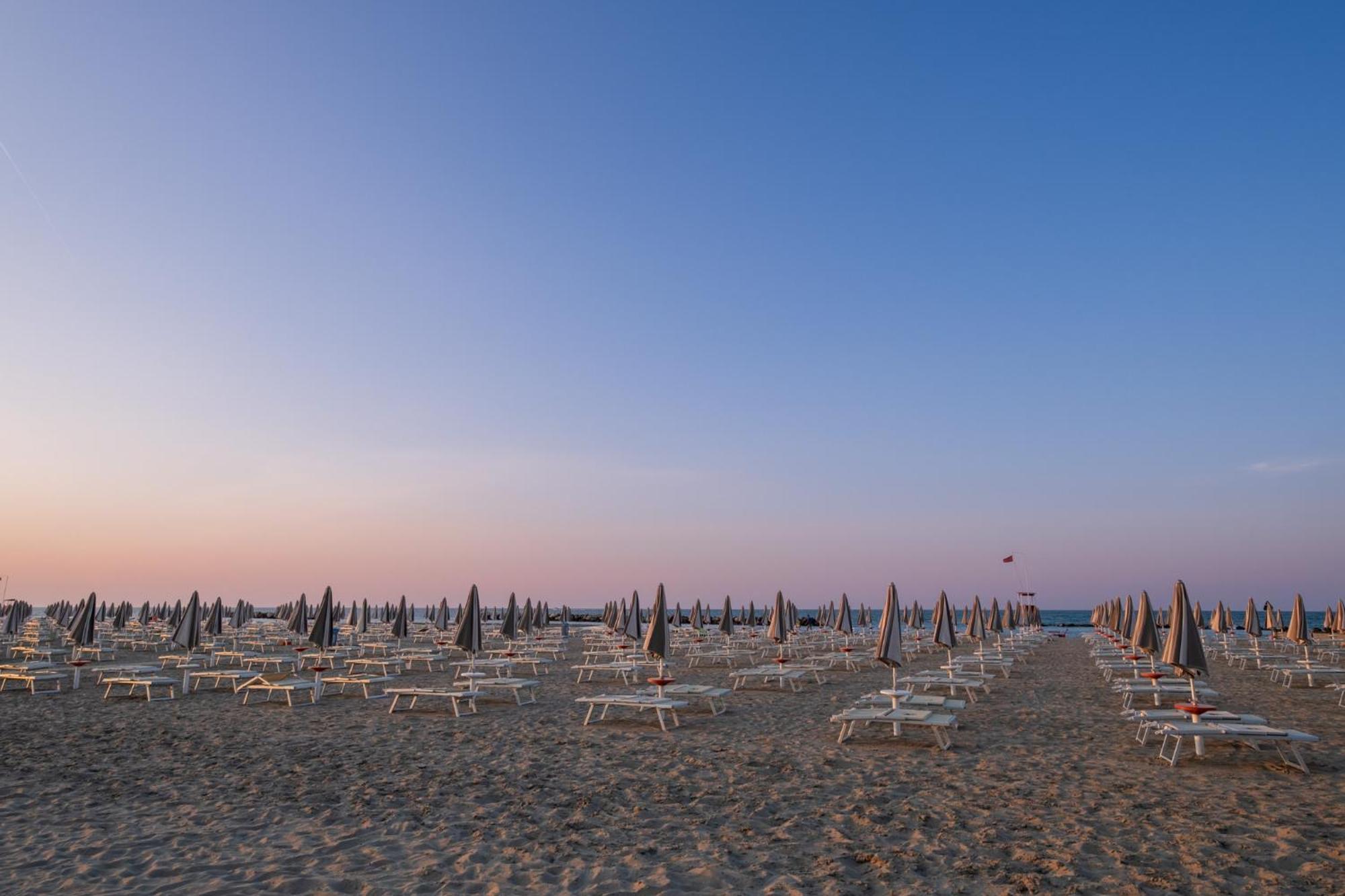 Hotel Crown Rimini Exteriör bild