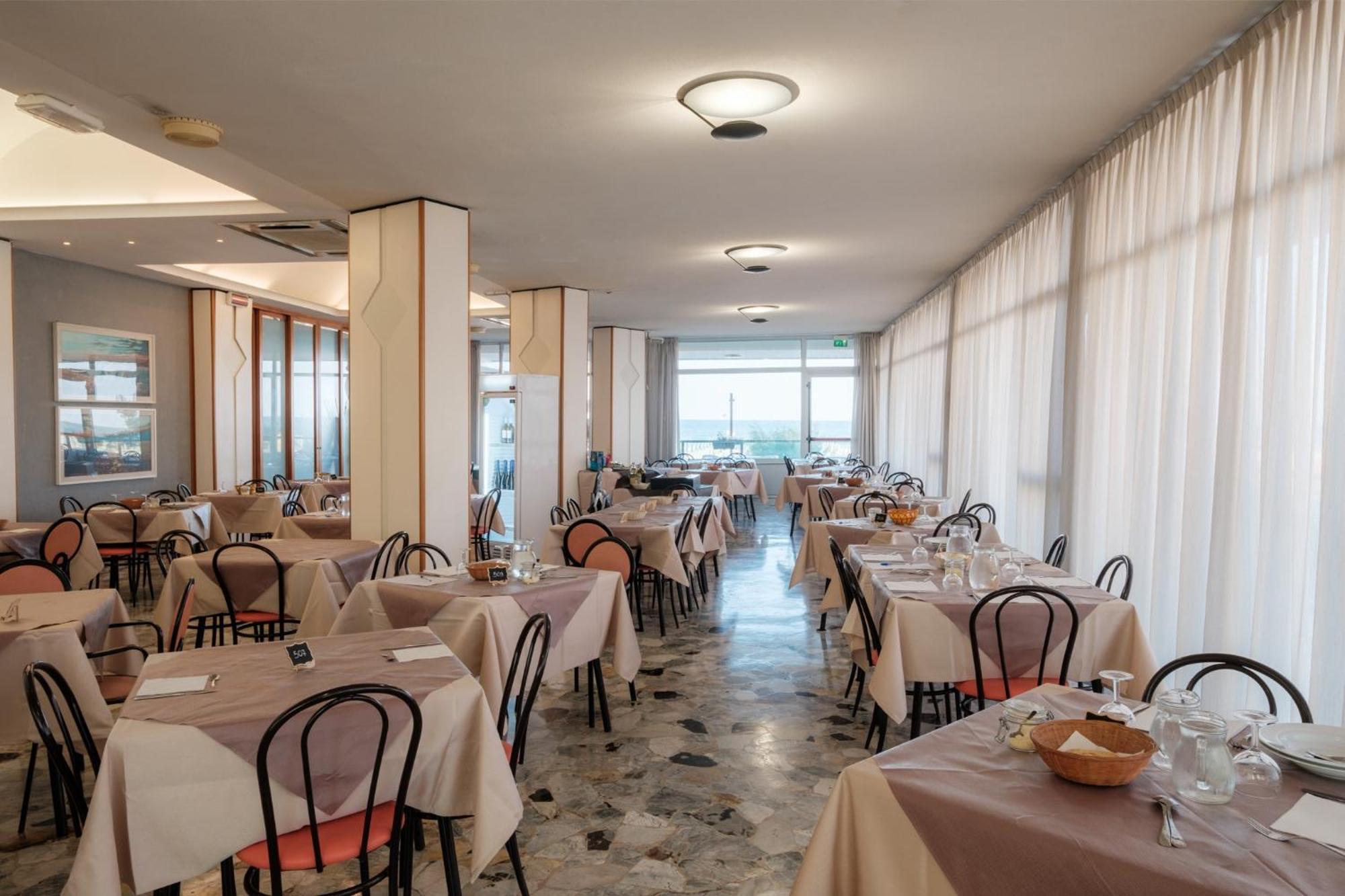 Hotel Crown Rimini Exteriör bild