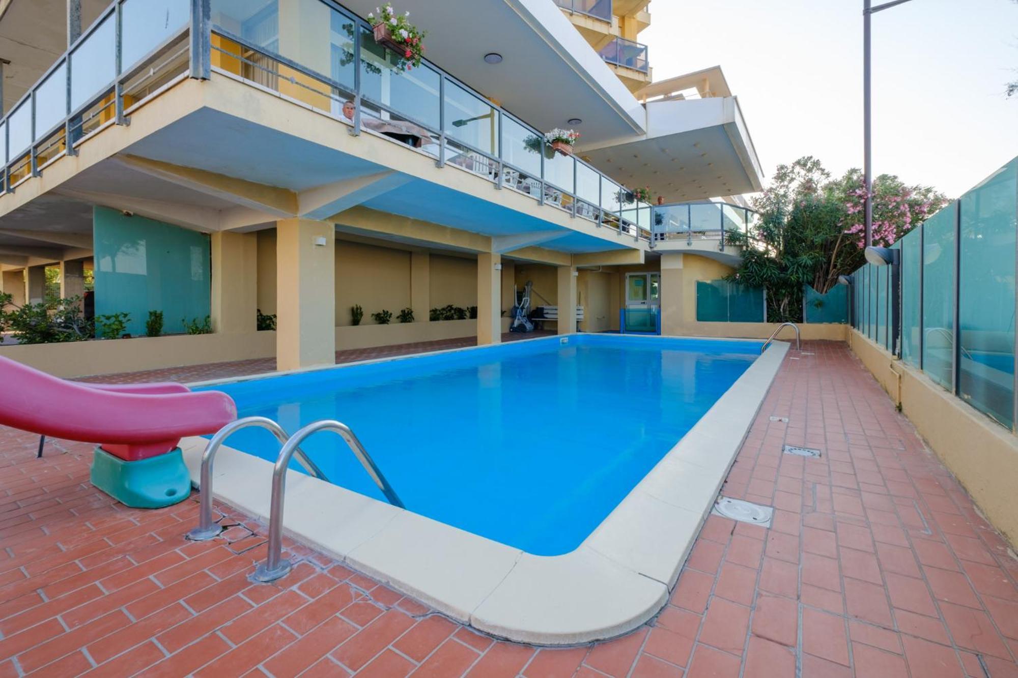 Hotel Crown Rimini Exteriör bild
