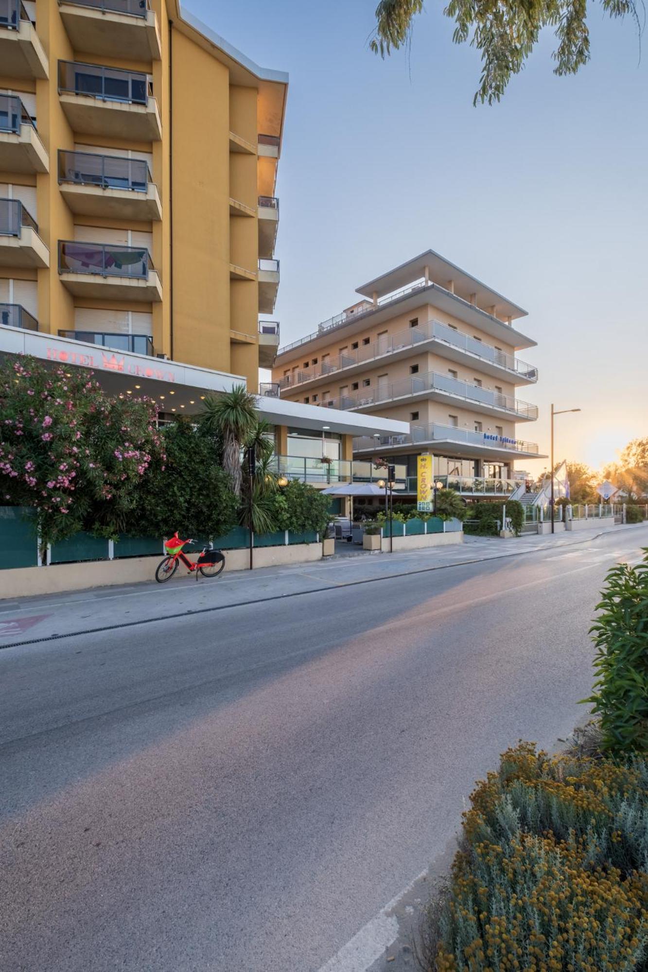 Hotel Crown Rimini Exteriör bild