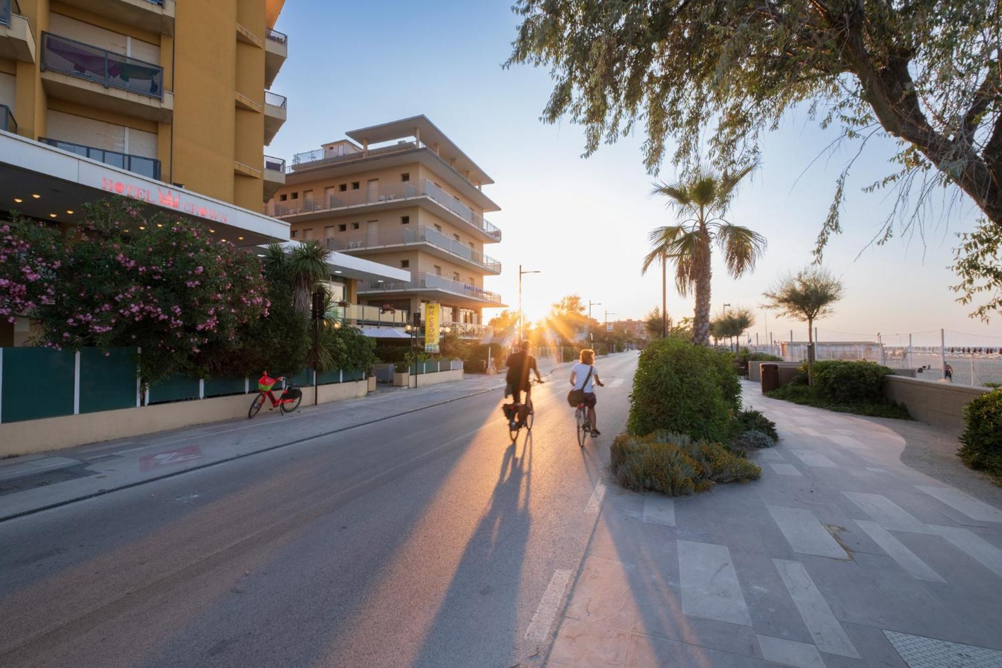 Hotel Crown Rimini Exteriör bild
