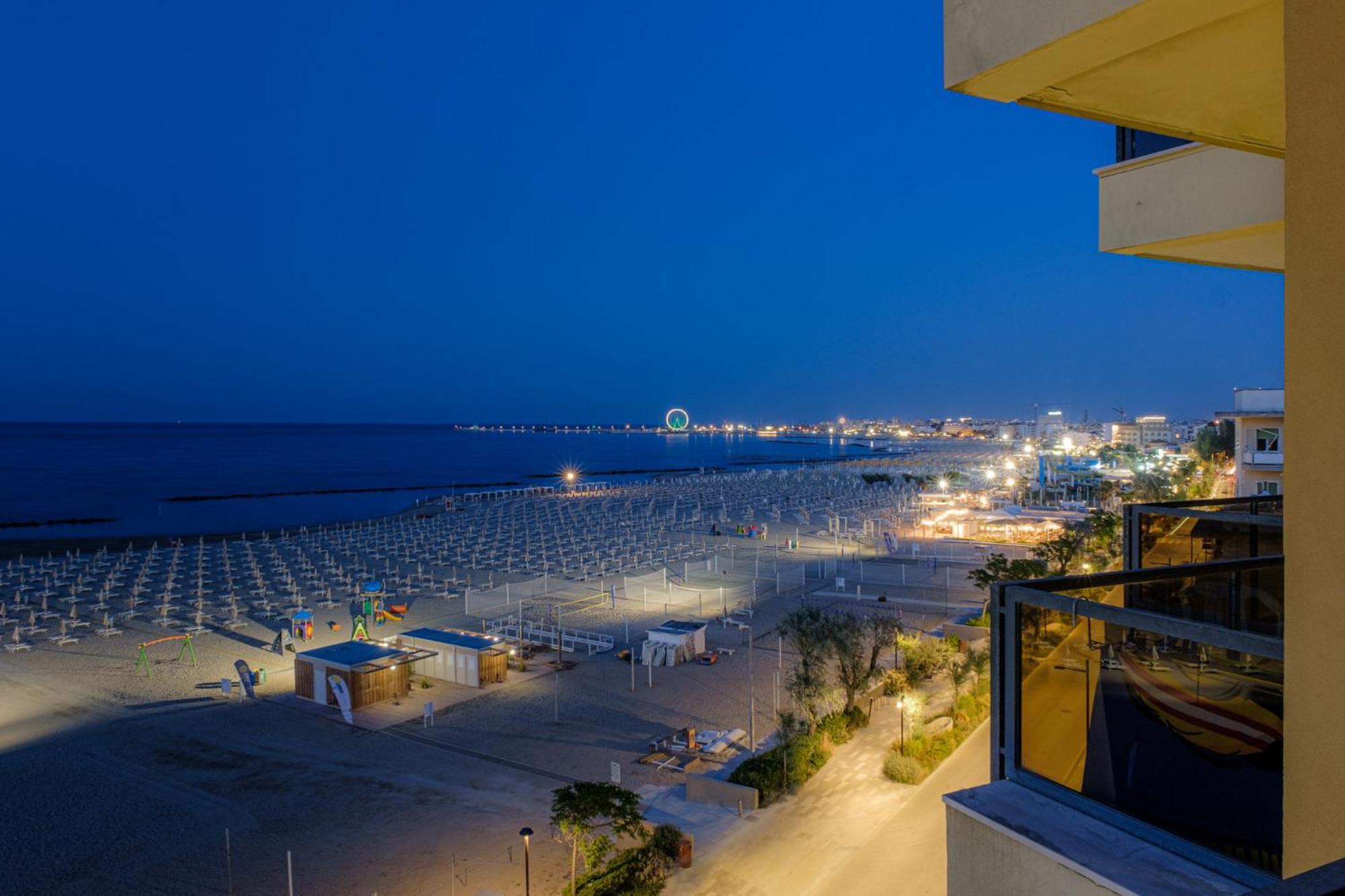 Hotel Crown Rimini Exteriör bild
