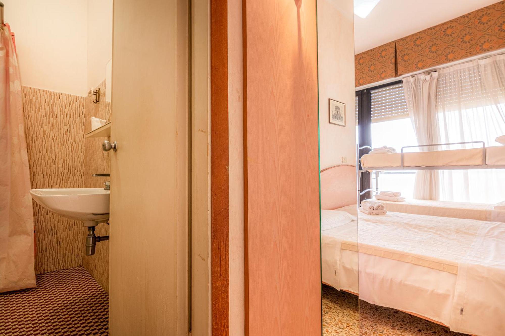 Hotel Crown Rimini Exteriör bild