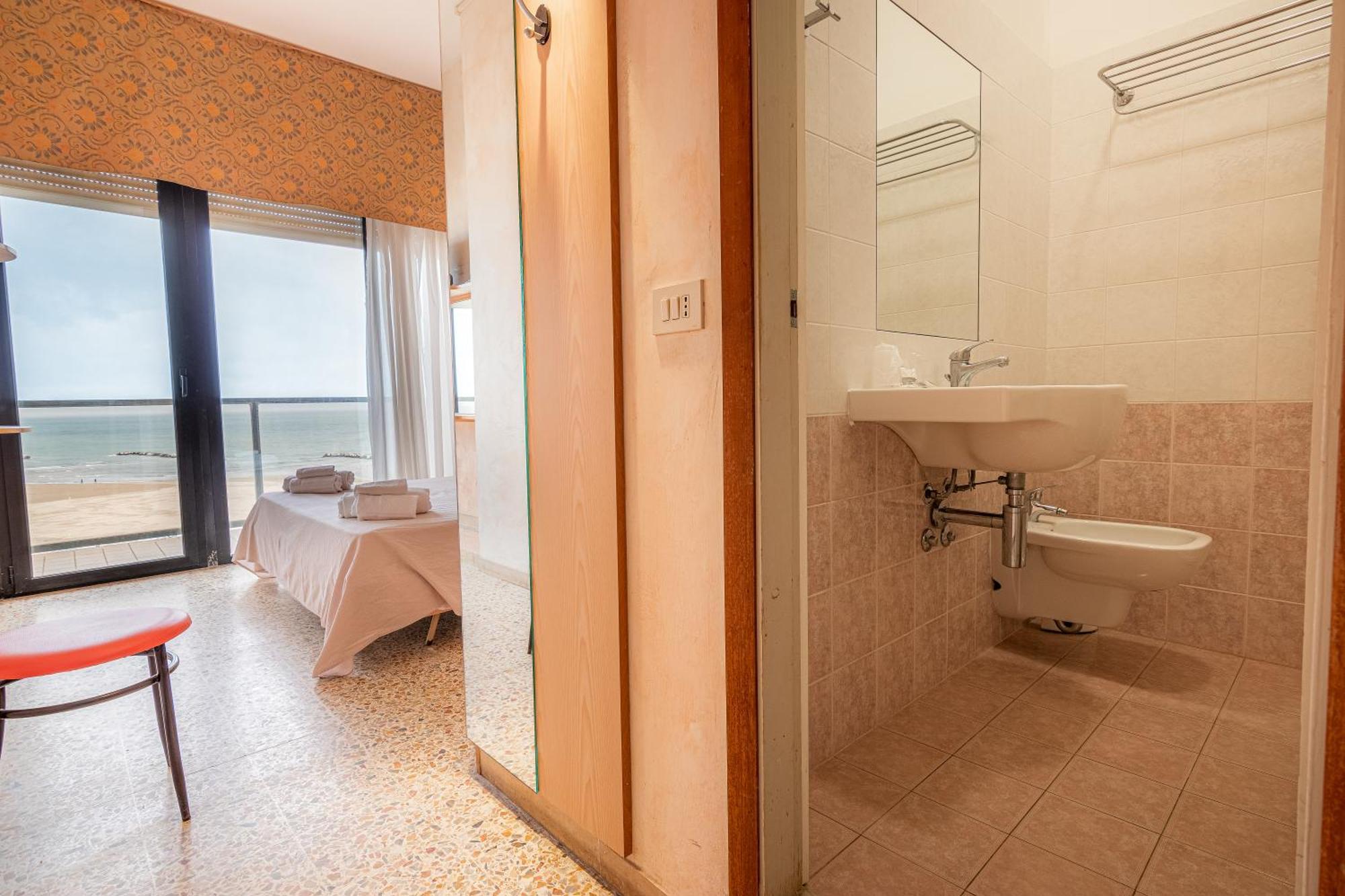 Hotel Crown Rimini Exteriör bild